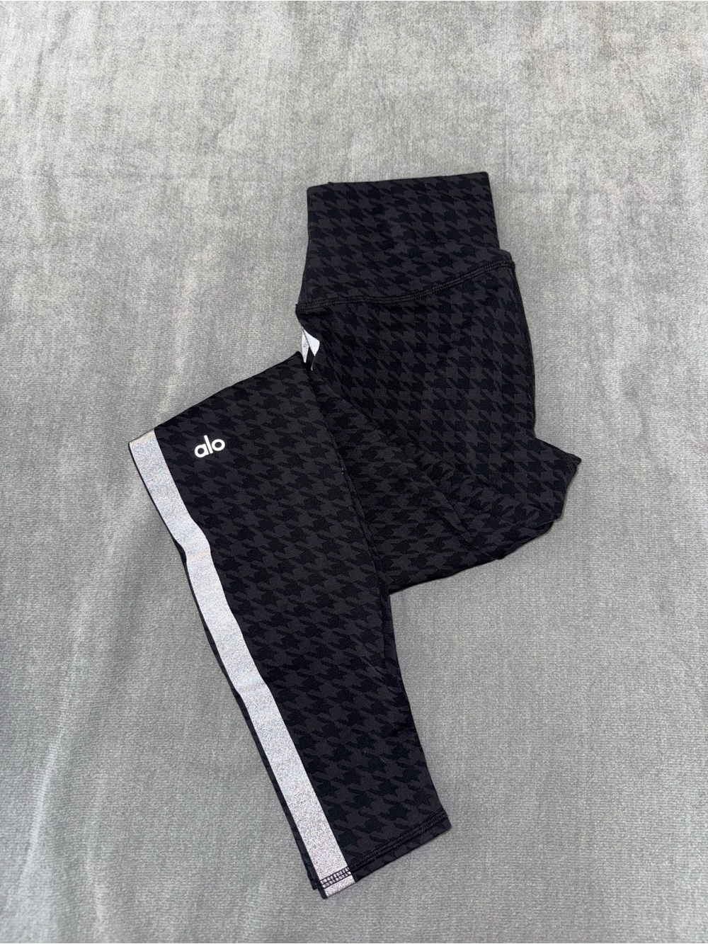 Alo Yoga black houndstooth high waist leggings size S athletic women’s leggings